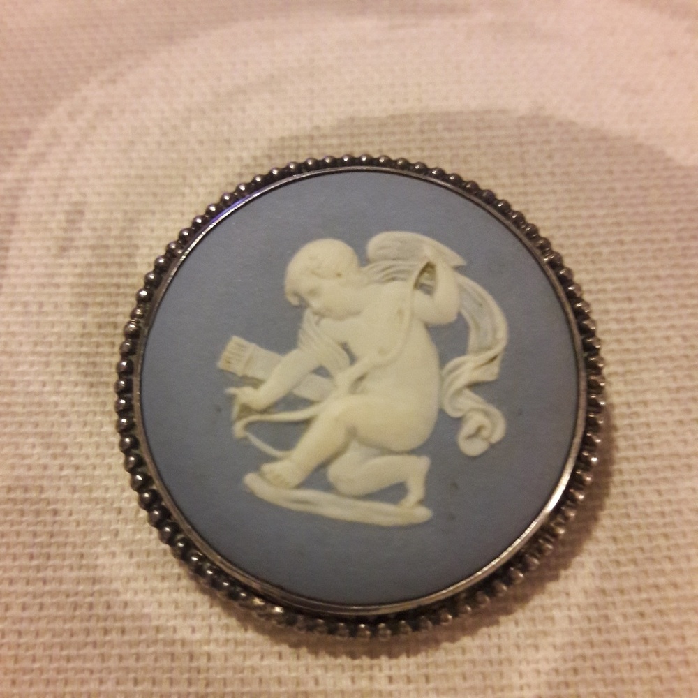 Wedgewood jasperware broach